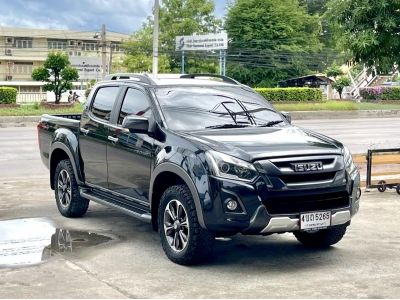 ISUZU D-MAX มือสอง DOUBLE CAB 3.0 V-CROSS Z-Prestige 4WD ปี 2017 ดีเซล เกียร์อัตโนมัติ 4WD ฟรีดาวน์ ฟรีส่งรถ